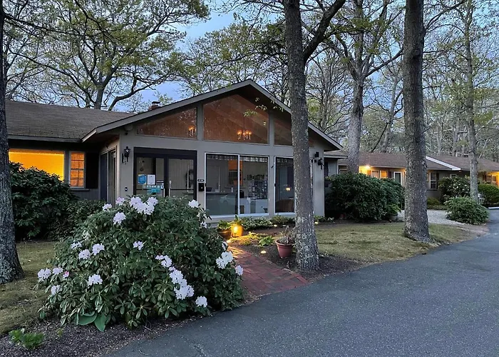 Midway Motel & Cottages
