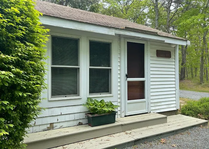 Midway Motel & Cottages
